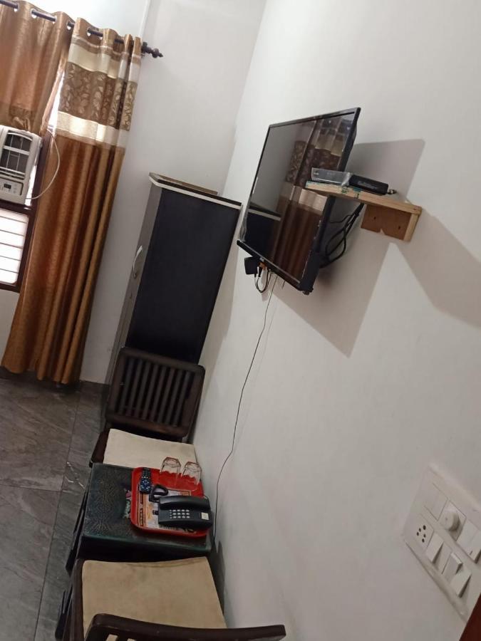 Shivjot Hotel Kharar Exterior photo