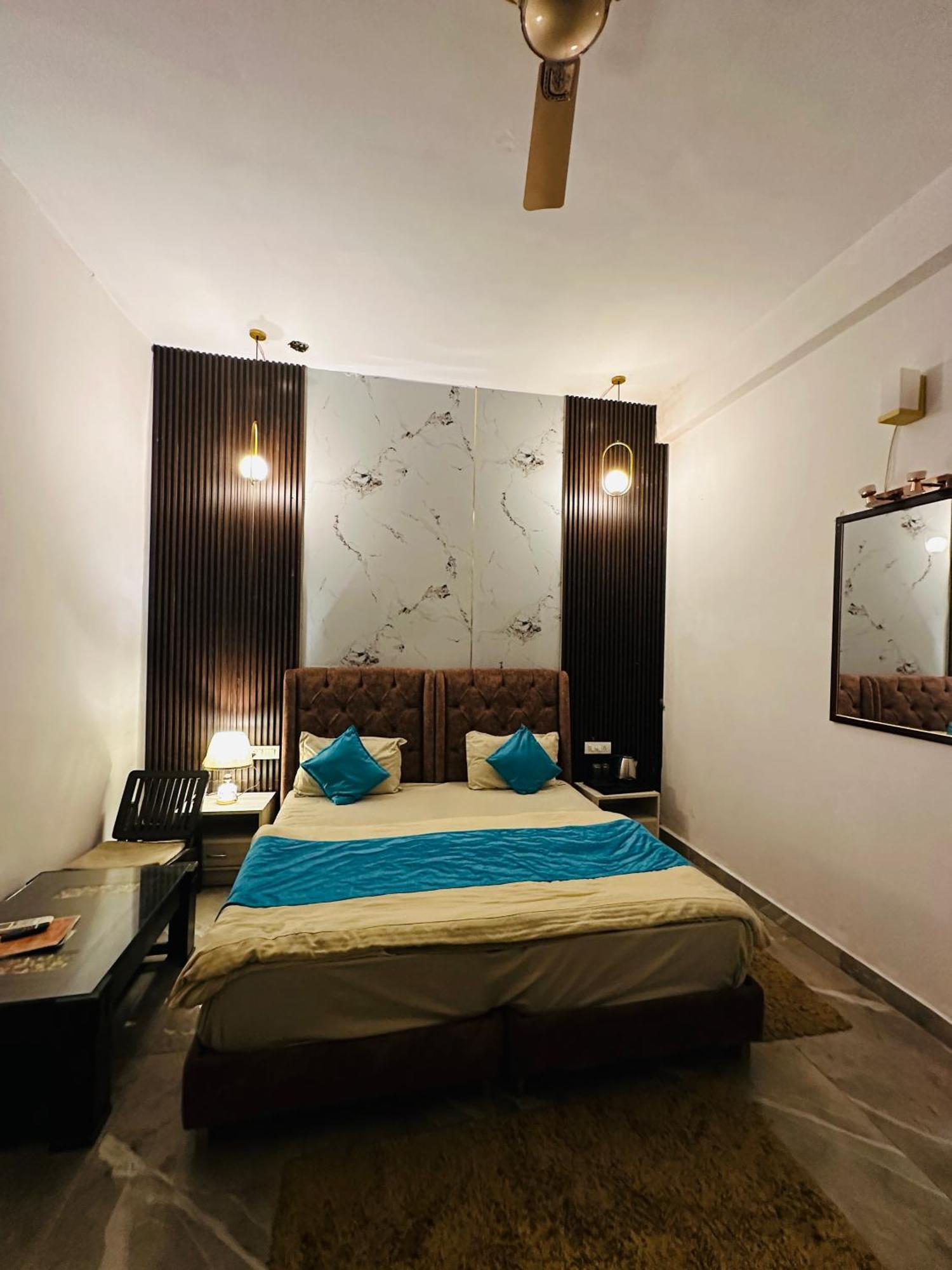 Shivjot Hotel Kharar Exterior photo