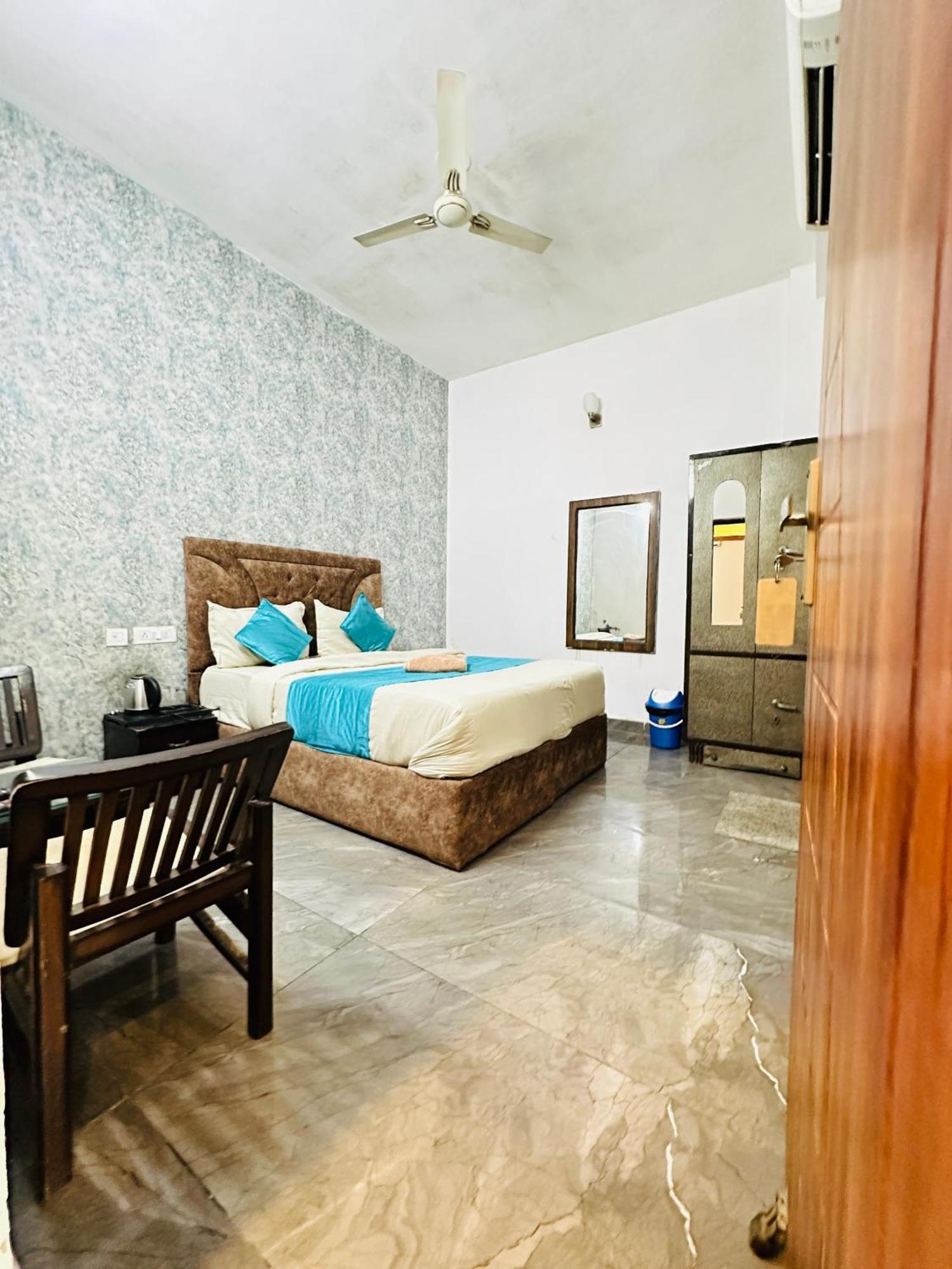 Shivjot Hotel Kharar Exterior photo
