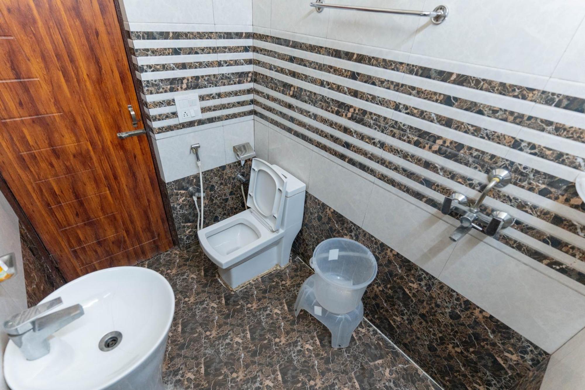 Shivjot Hotel Kharar Exterior photo