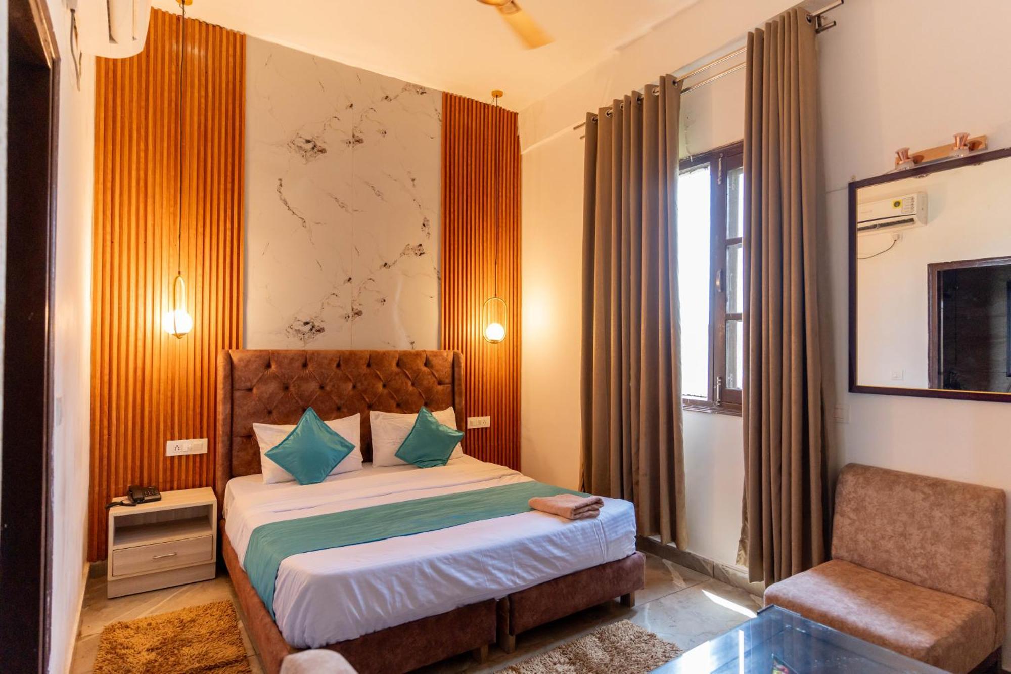 Shivjot Hotel Kharar Exterior photo